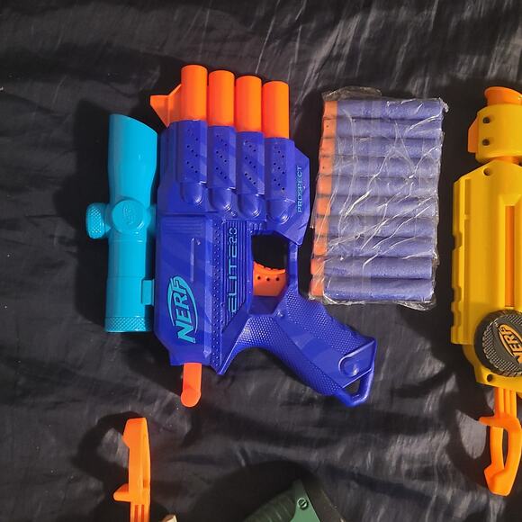Nerf 5 nerf hand shoter 10 soft dart working good - Picture 6 of 6